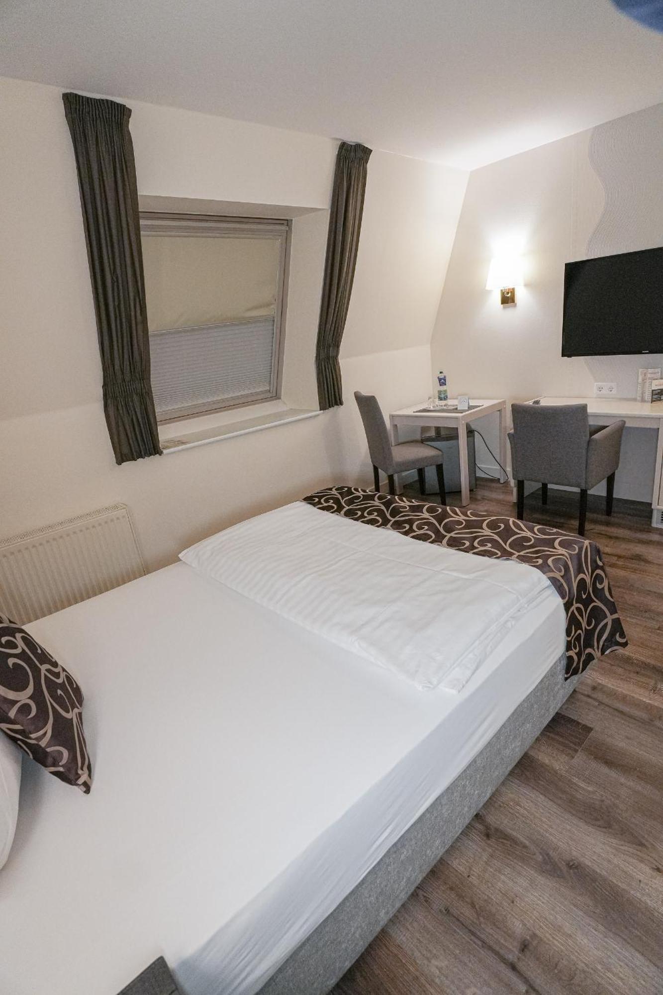 Single Room,1756498973:JPEG