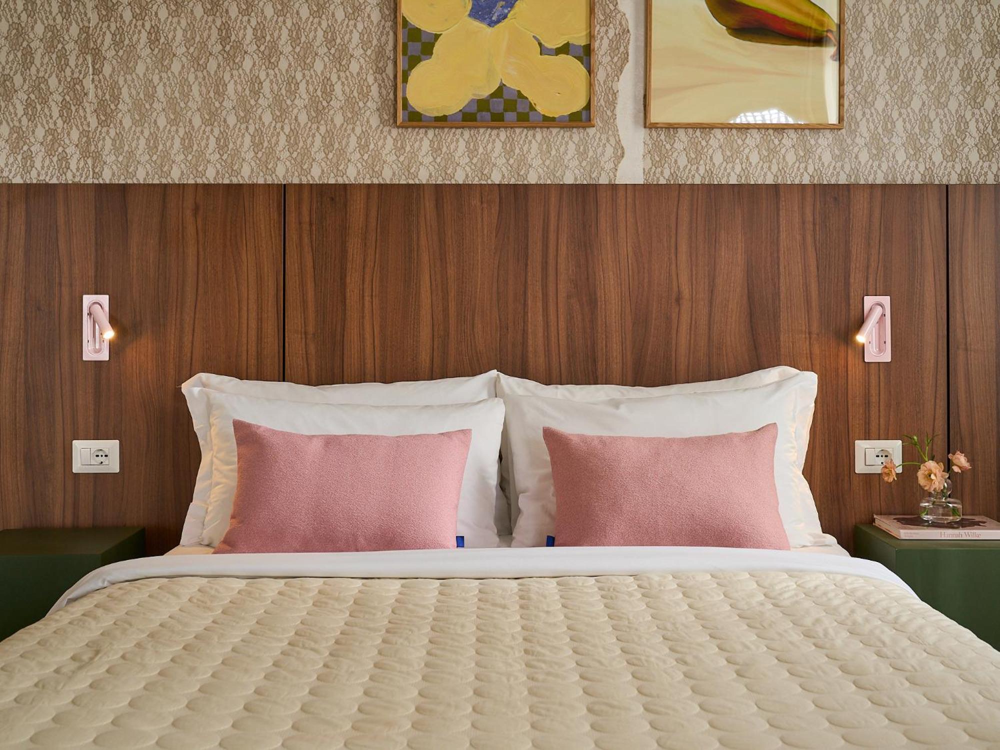 Medium Room,1758297591:JPEG