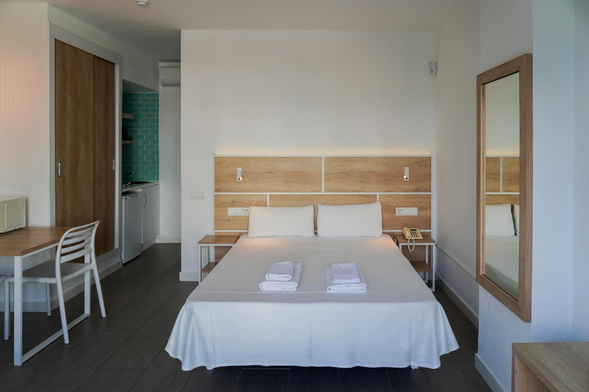Studio with Pool Access (1 Adult),1765812802:JPEG