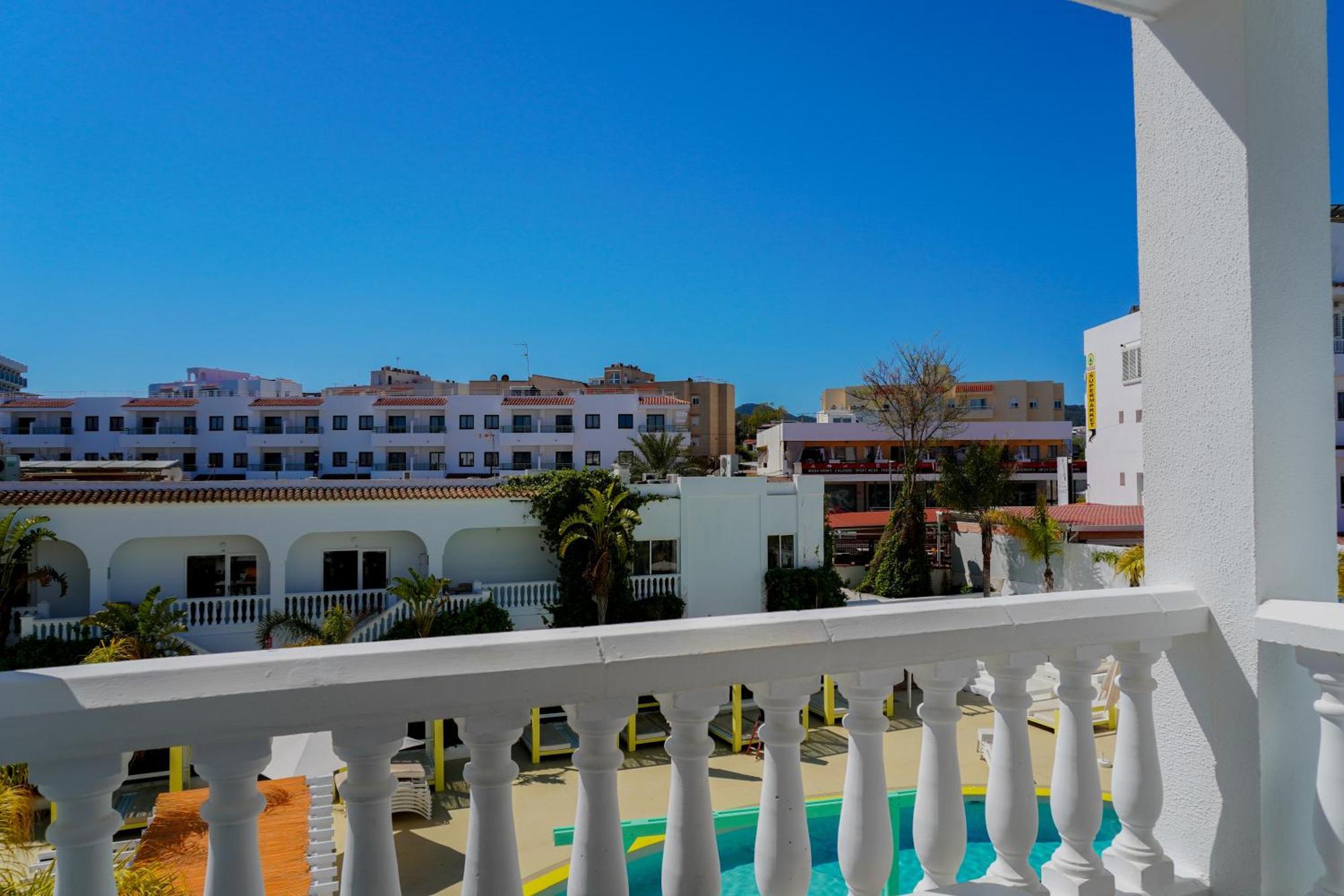 One-Bedroom Apartment with Pool View (1 Adult),1765812802:JPEG
