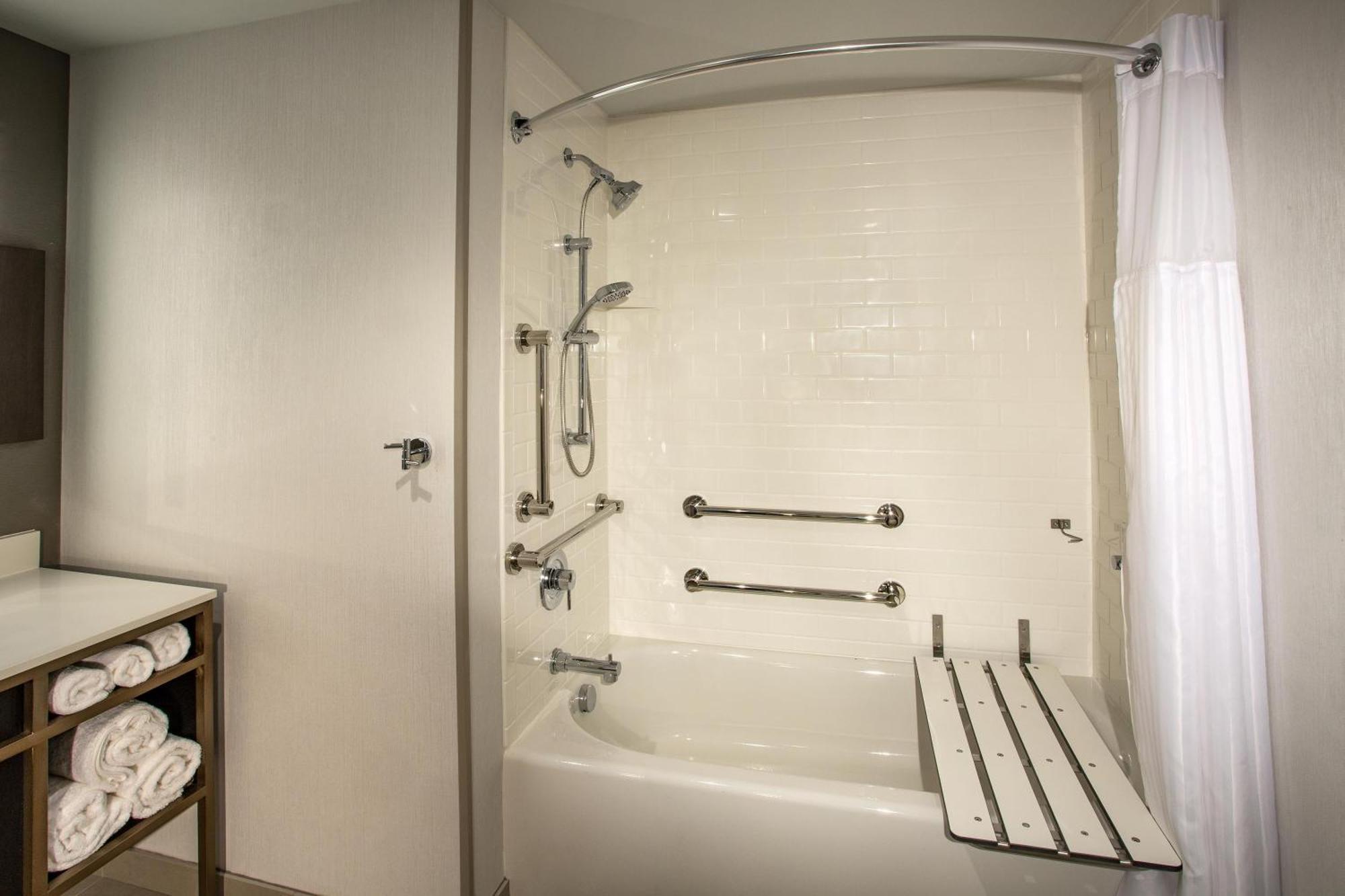 King Room with Tub - Mobility and Hearing Access