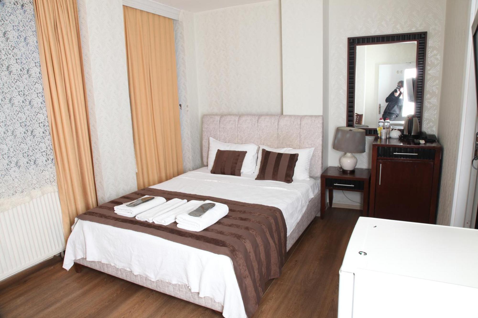 Triple Room,1766418679:JPEG