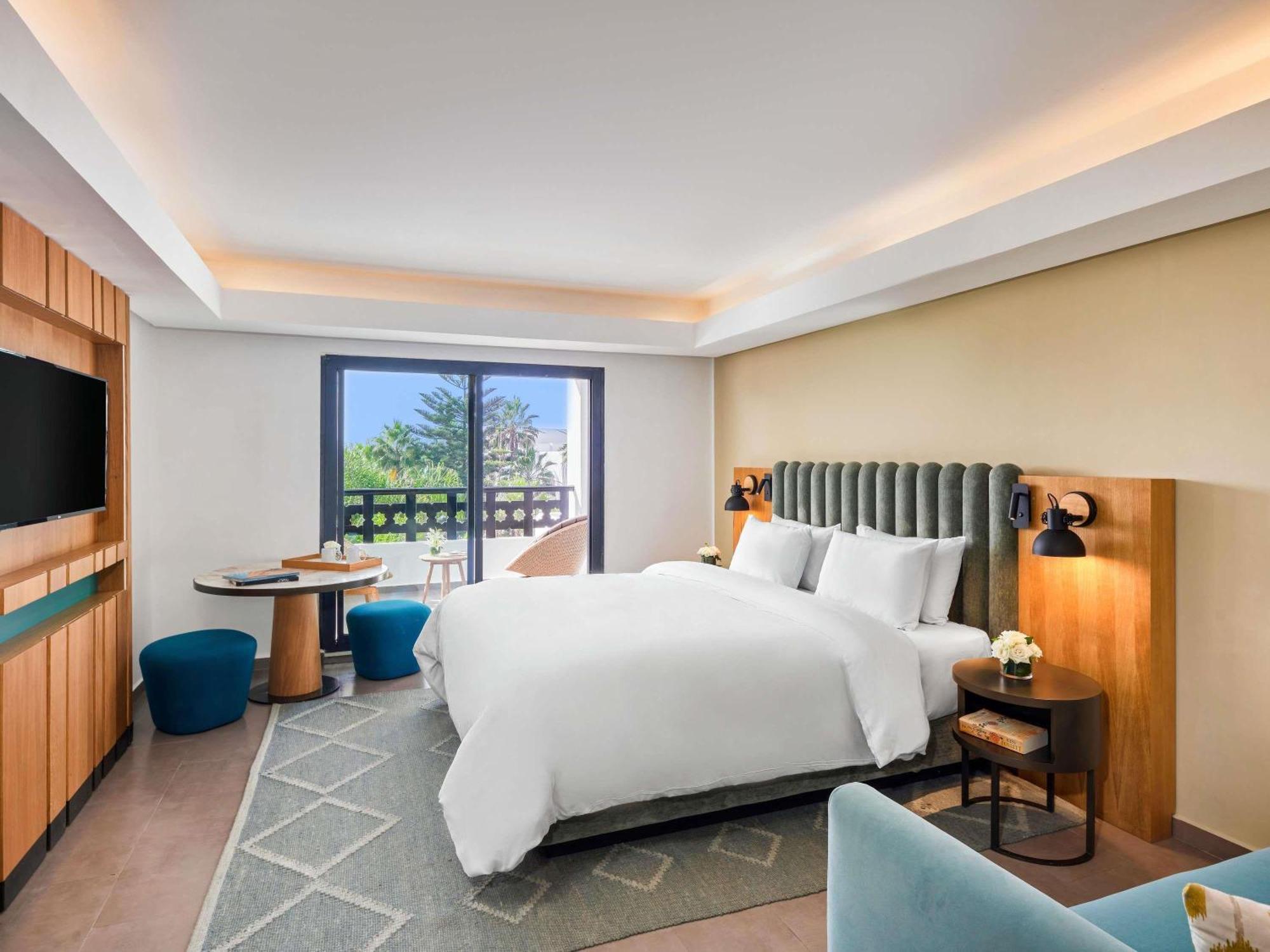 Chambre Lit King-Size Premium - Vue sur Piscine
