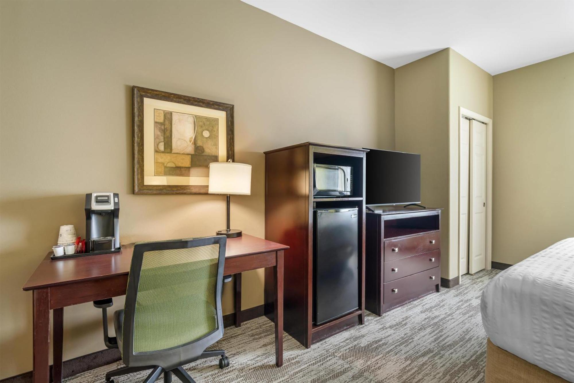 King Room with Roll-in Shower - Disability Access/Non-Smoking