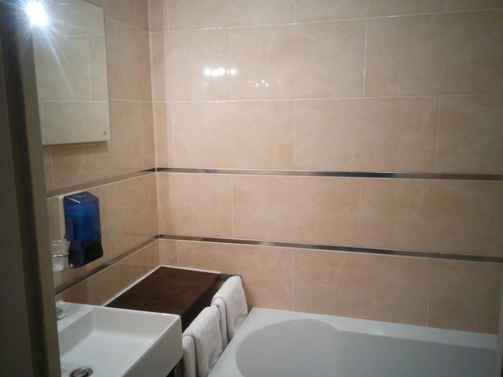 Twin Room Bath,186517779:JPEG