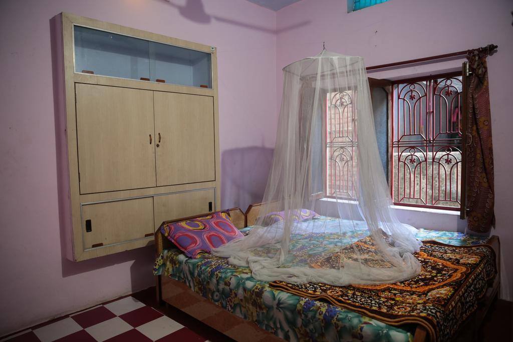 Standard Double Room with Shared Bathroom