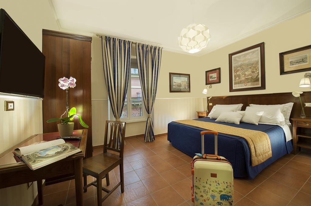 Standard Double Room with Shared Bathroom,1238122528:JPEG