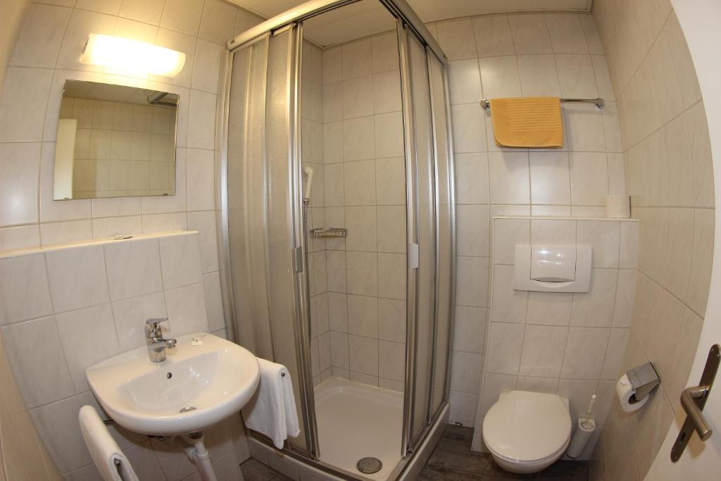 Family Room with Private Bathroom,27158549:JPEG