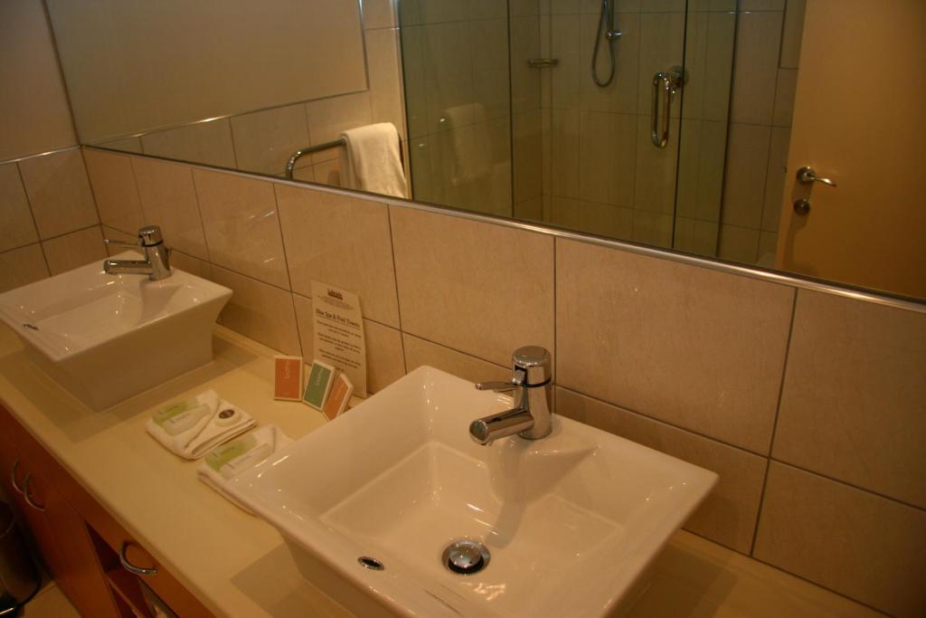 Deluxe Three-Bedroom Apartment,707146603:JPEG