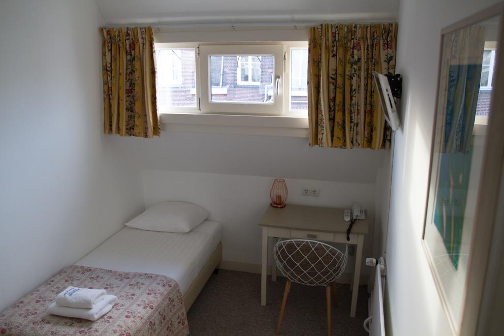 Single Room with Shared Toilet,379316968:JPEG