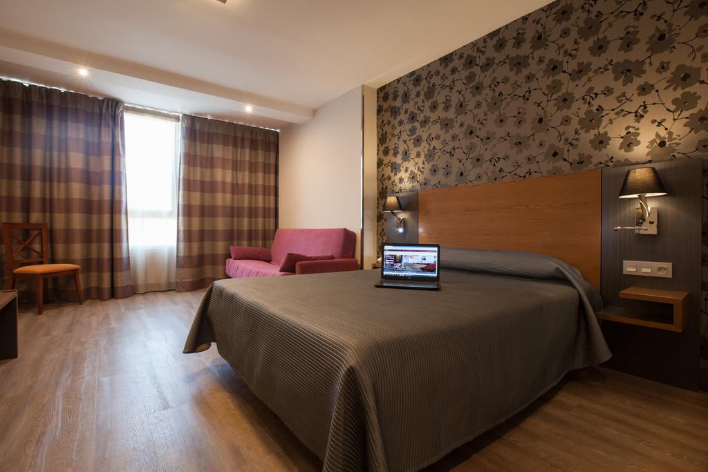 Doppel- oder Zweibettzimmer