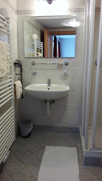 Standard Single Room,402515373:JPEG