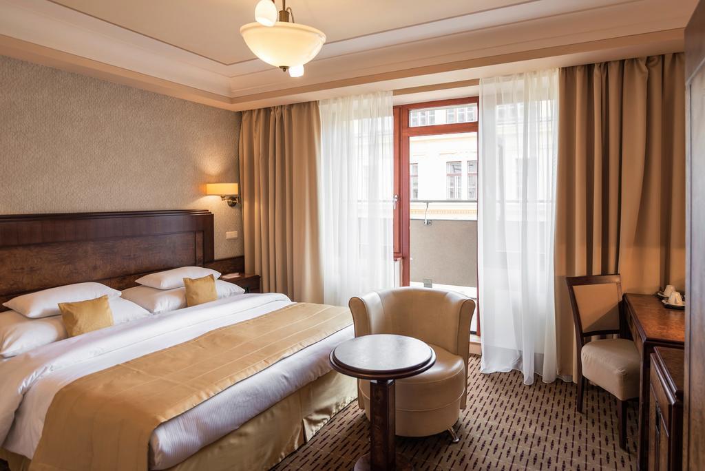 Double Room with Extra Bed,425260779:JPEG