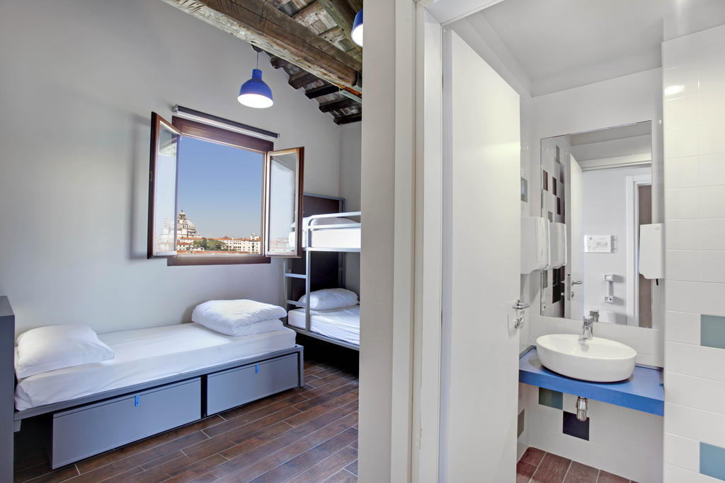 Camera Familiare con Bagno Privato