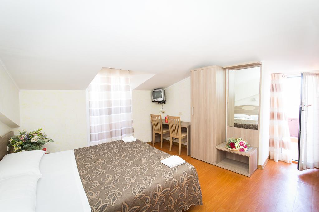 Quadruple Room,1746829540:JPEG