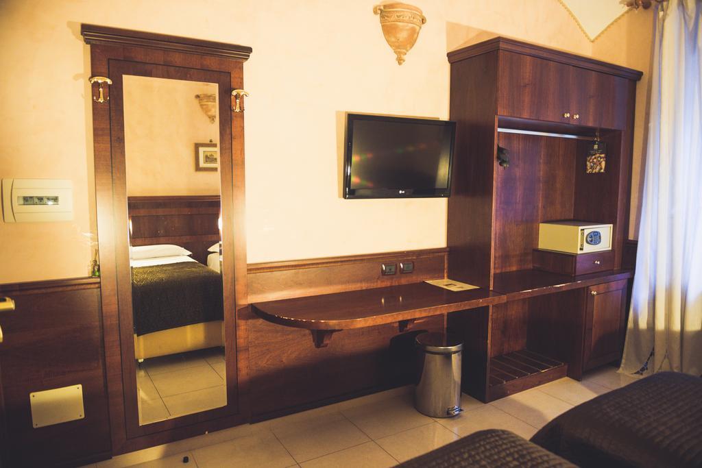 Comfort Triple Room Shower,462559515:JPEG