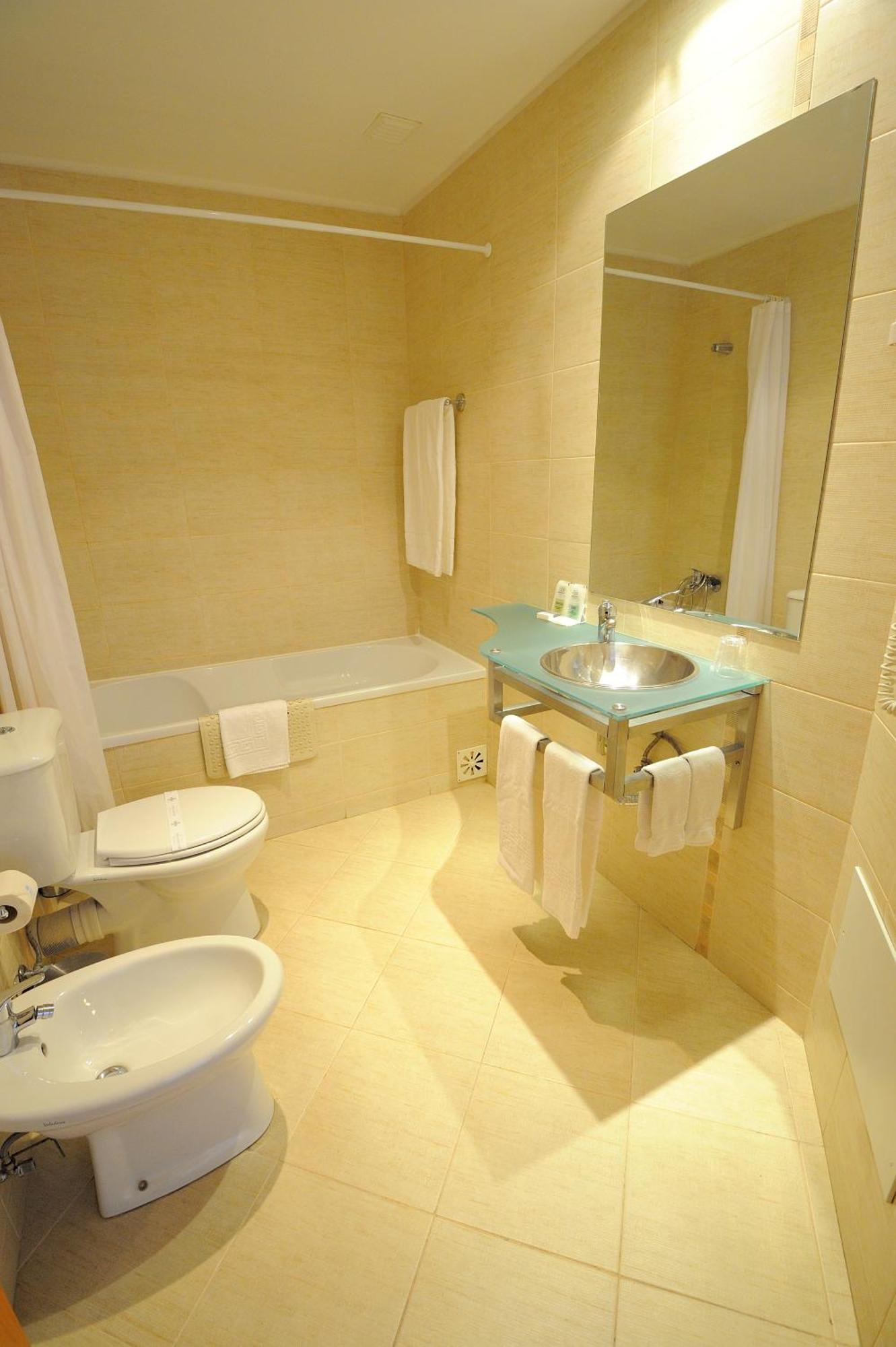 One-Bedroom Apartment with Balcony (2 Adults),690353952:JPEG