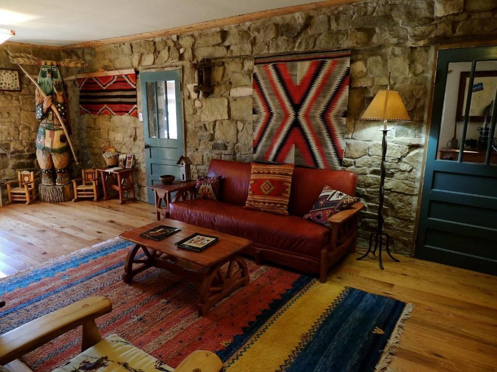 Three-Bedroom Home,51537955:JPEG