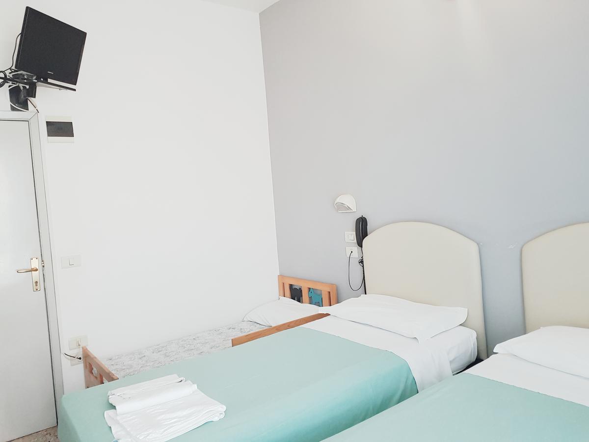 Triple Room,626938761:JPEG