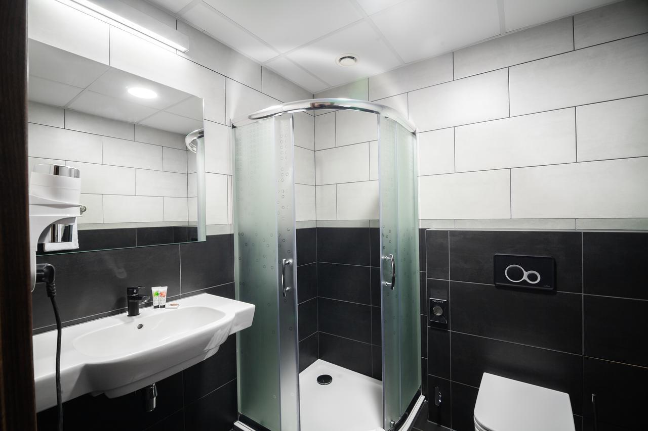 Single Room with Bathroom,628250370:JPEG