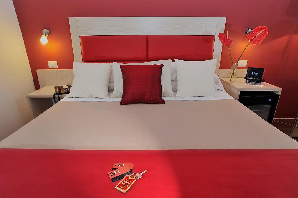 Standard Double or Twin Room,698879829:JPEG