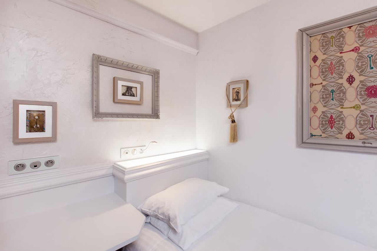 Single Room,630597039:JPEG