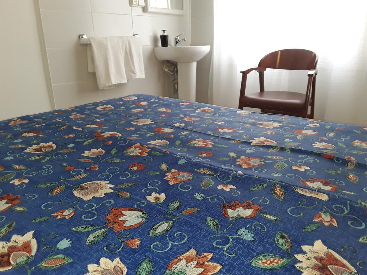 Tweepersoonskamer met Gedeelde Badkamer