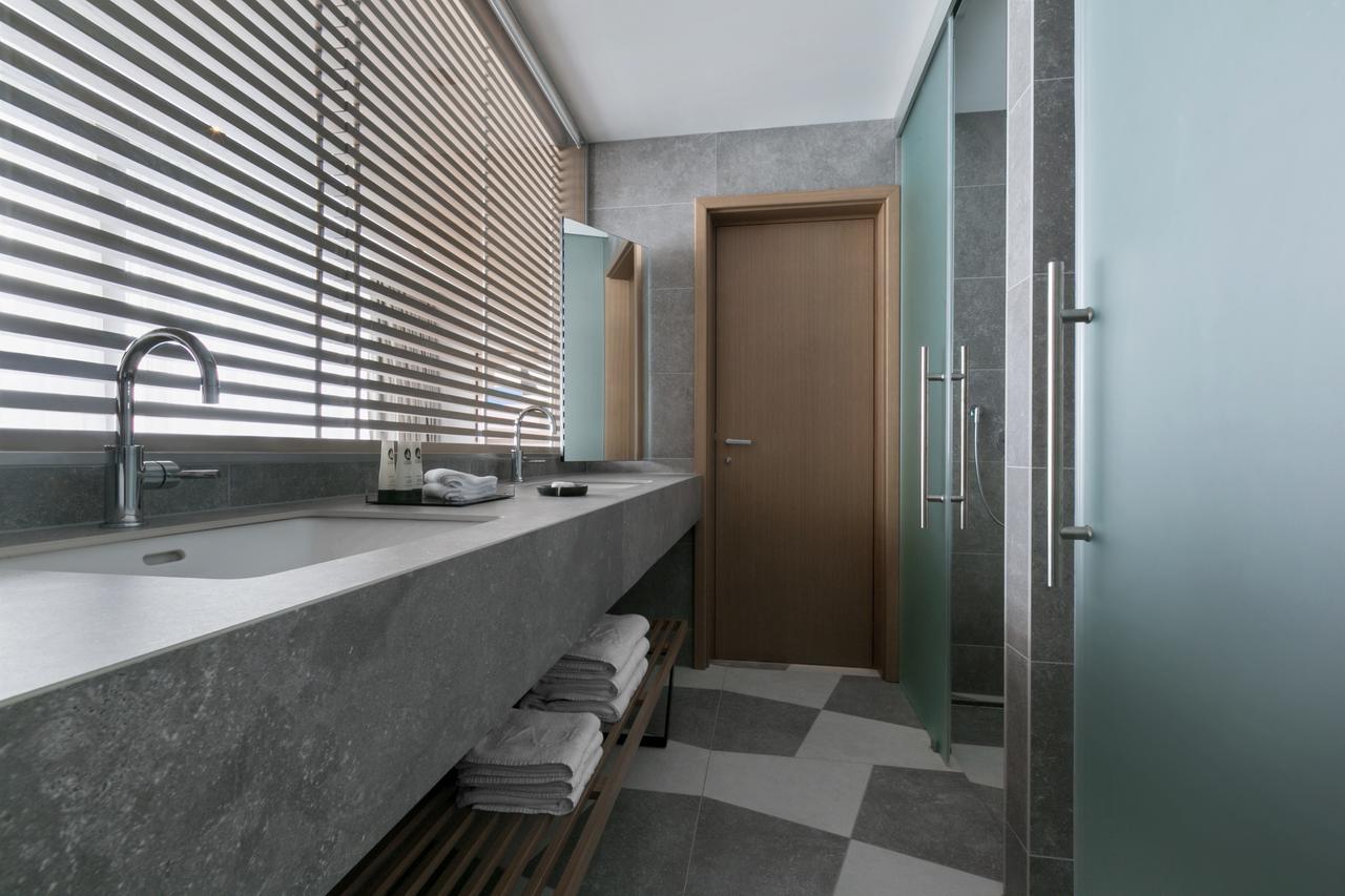 Penthouse Suite with Balcony and Sea View,660666885:JPEG