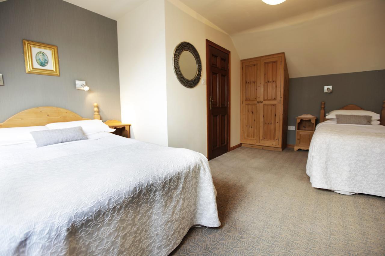 Twin Room,1559515465:JPEG