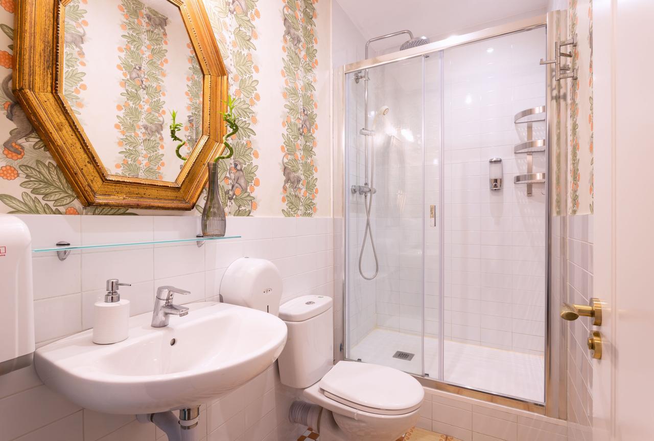 Quadruple Room with Shared Bathroom,665829390:JPEG