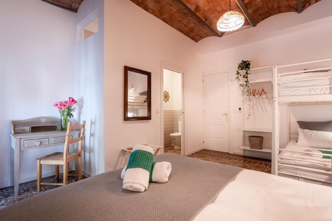 Quadruple Room with Private Bathroom