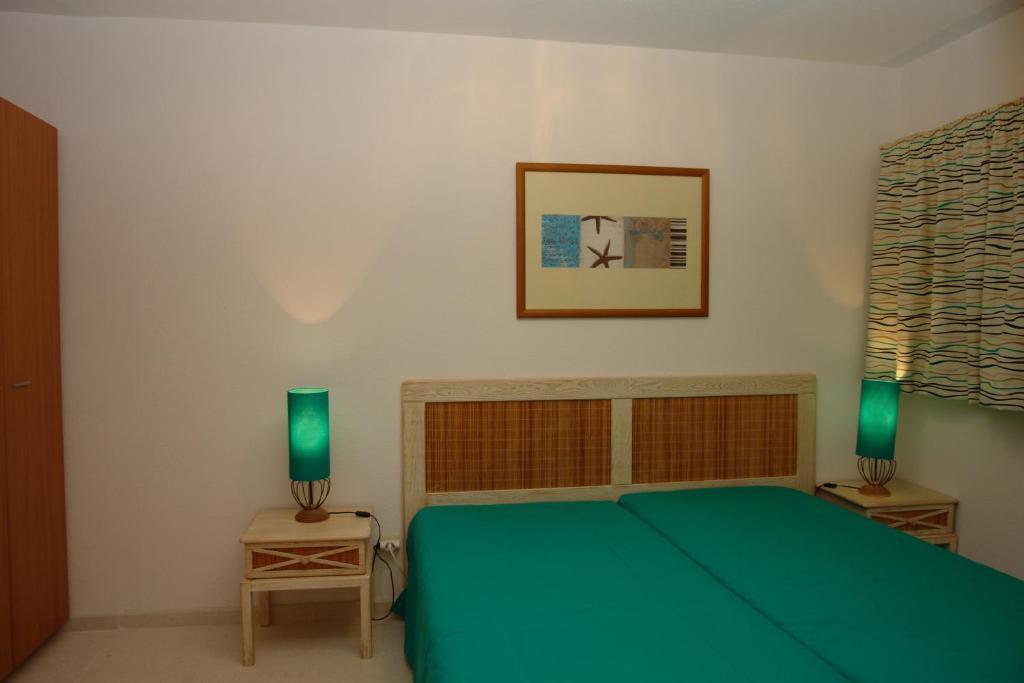 One-Bedroom Apartment with Side Sea View,690483312:JPEG