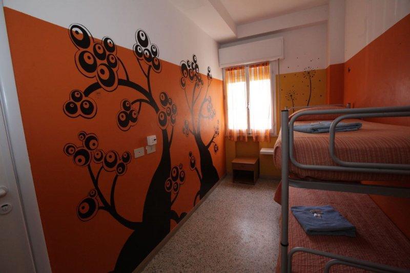 Single Room with Private Bathroom,1084442200:JPEG