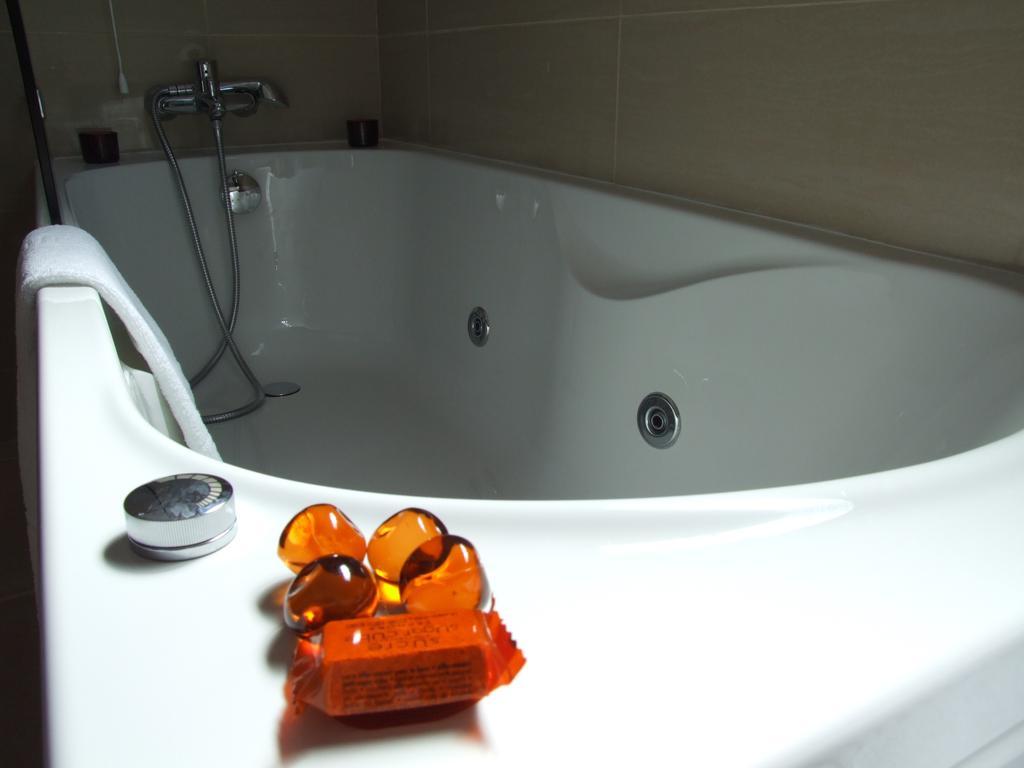 Honeymoon Suite with Balcony,67227239:JPEG
