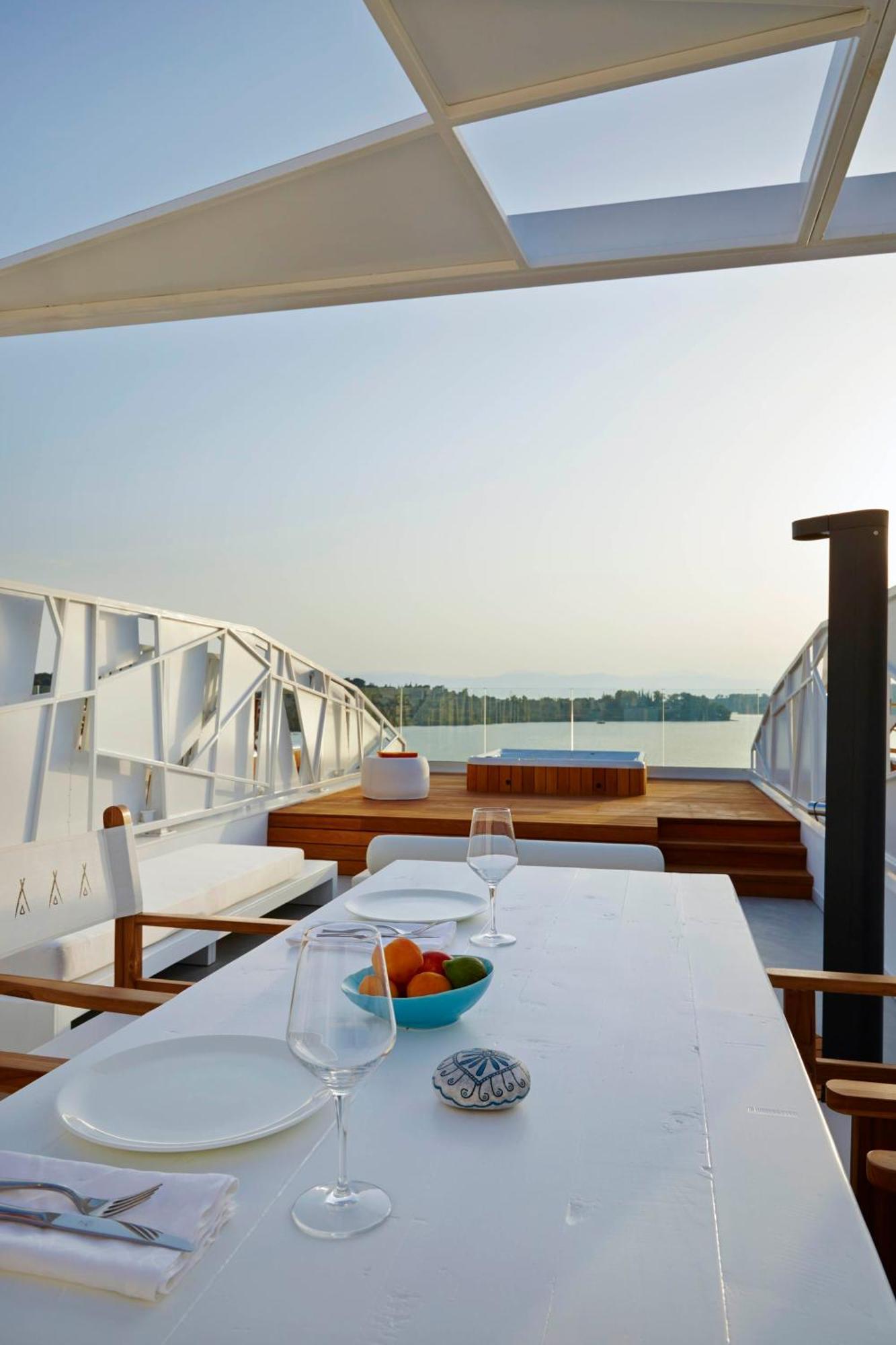 Suite Ultra Toit-Terrasse avec Jacuzzi - Vue sur Mer