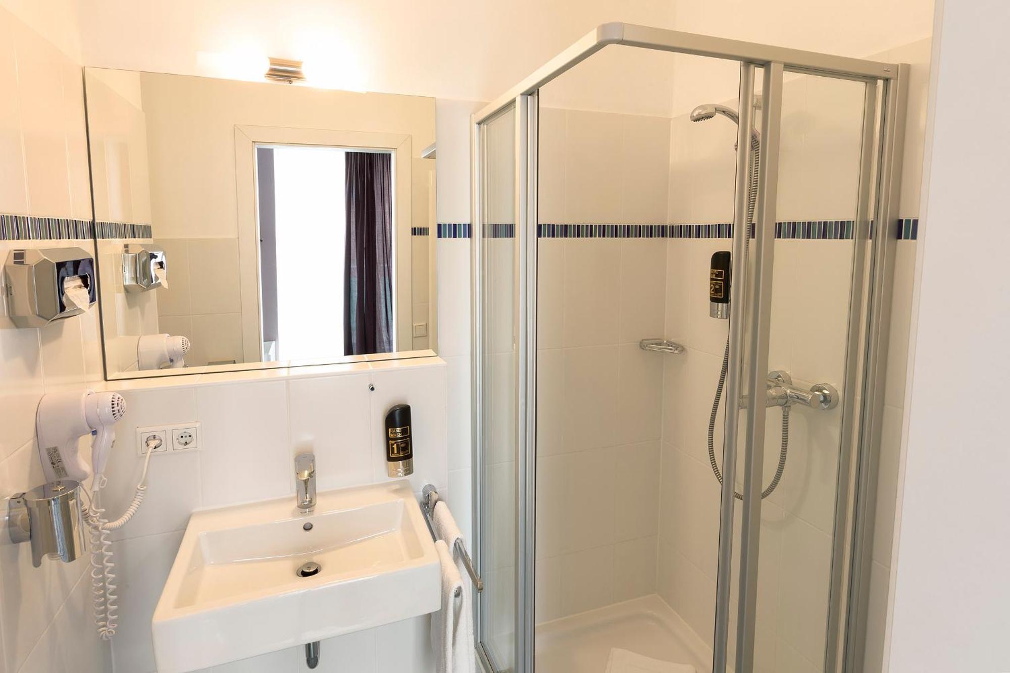 Single Room,1219087876:JPEG