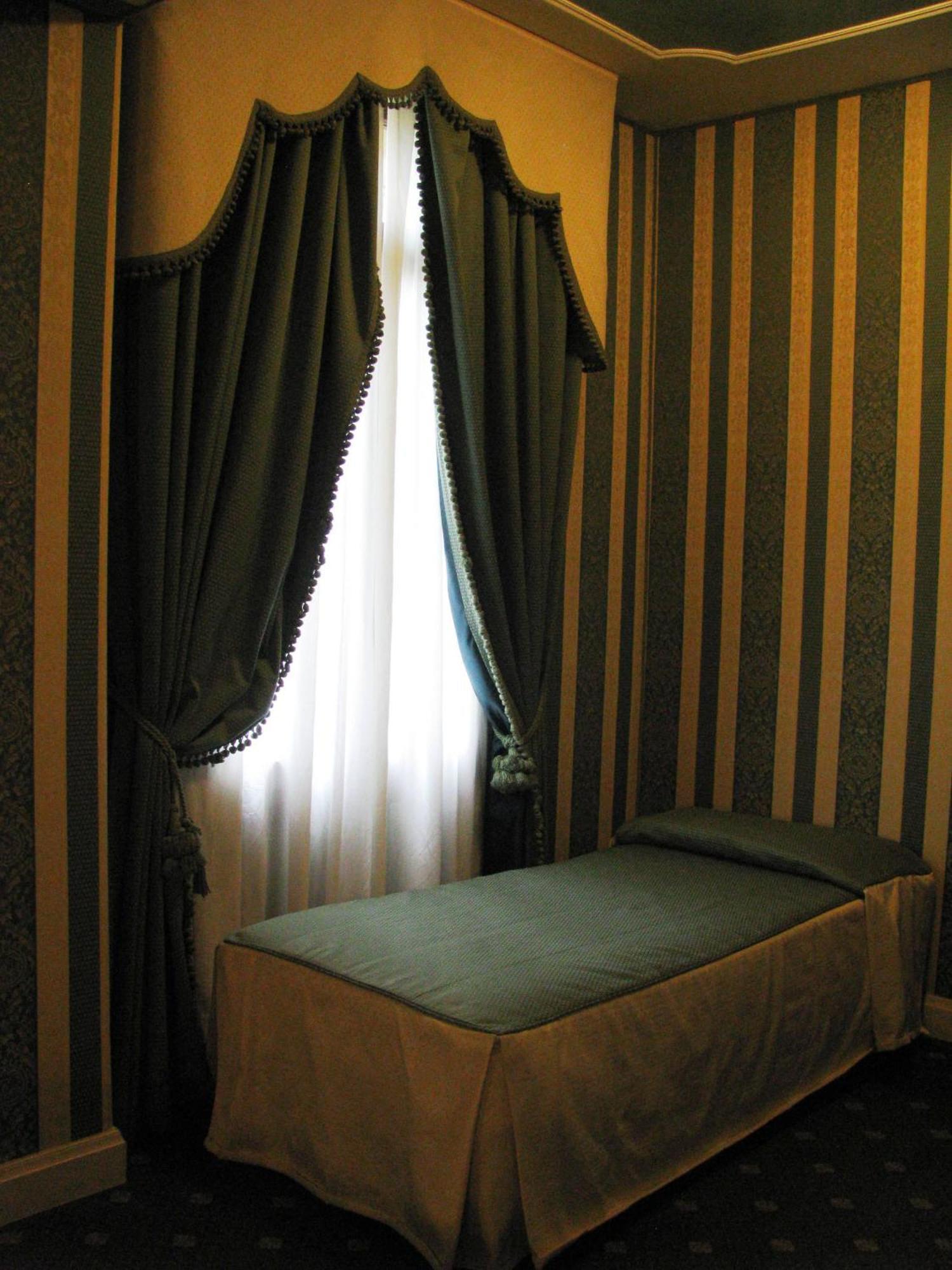 Single Room,1710657963:JPEG