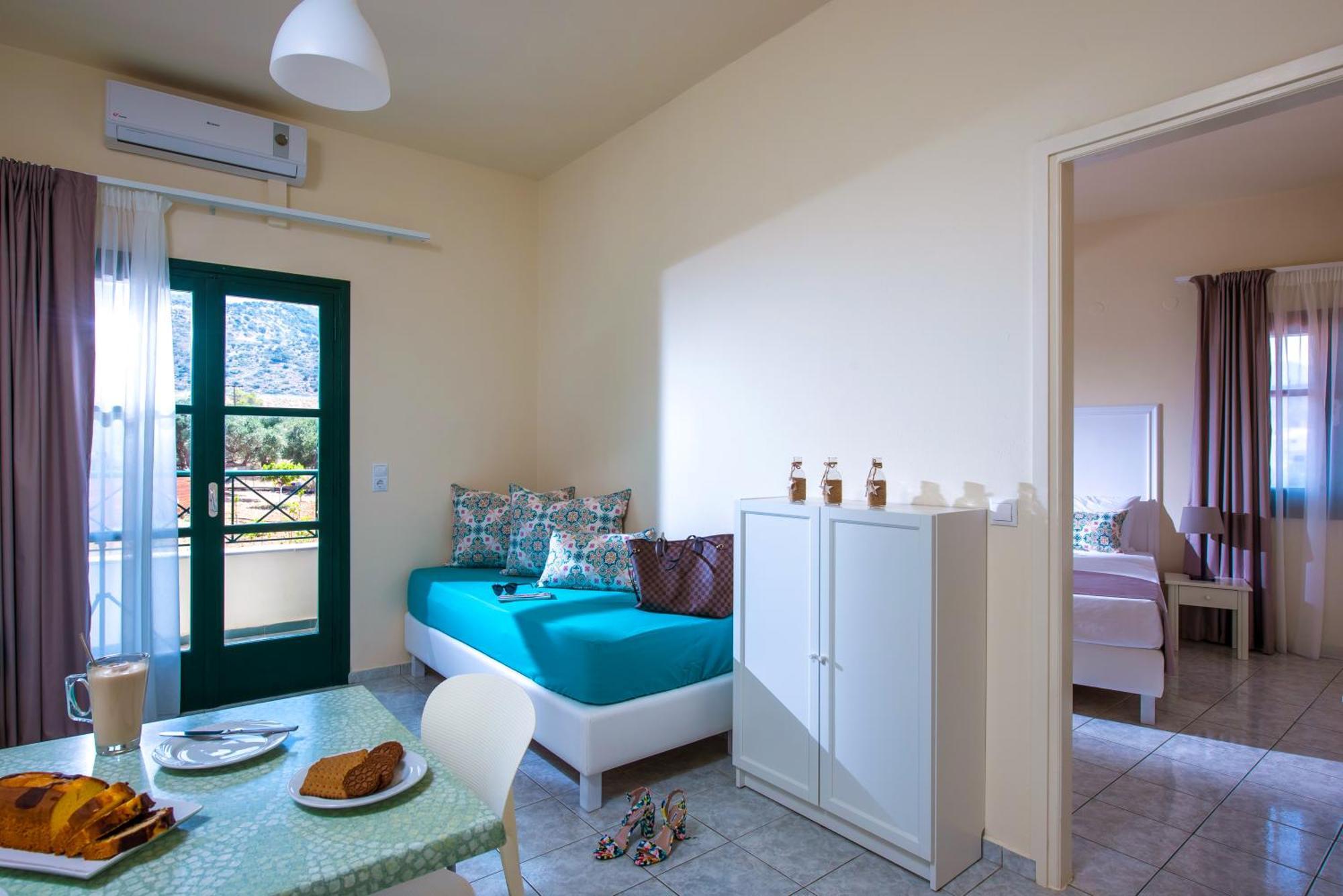 Superior One-Bedroom Apartment (4 Adults),688048296:JPEG