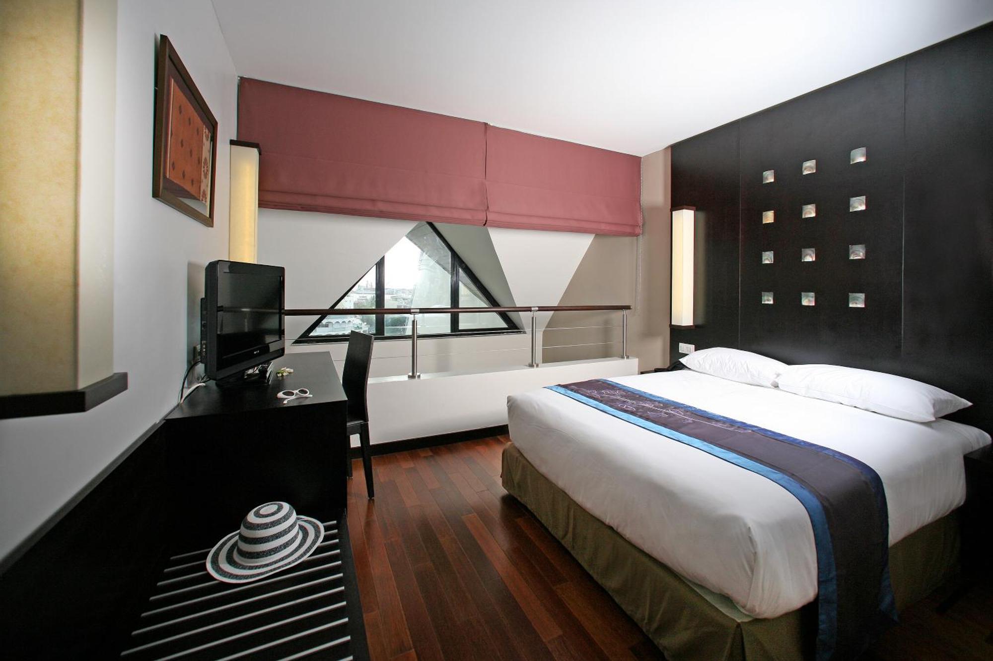Executive Suite,688531518:JPEG
