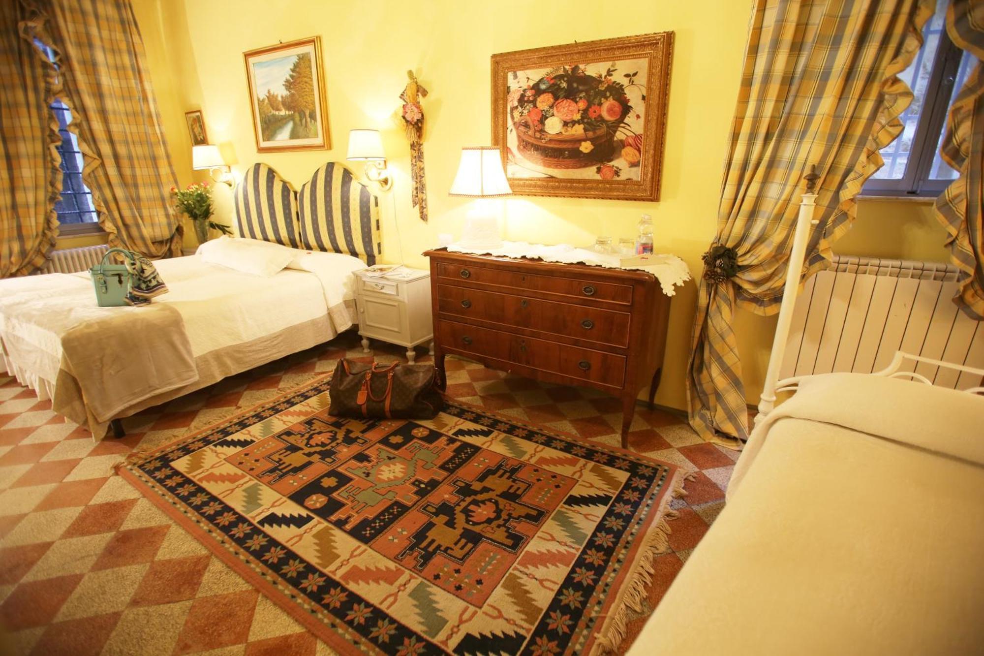 Triple Room,690646377:JPEG