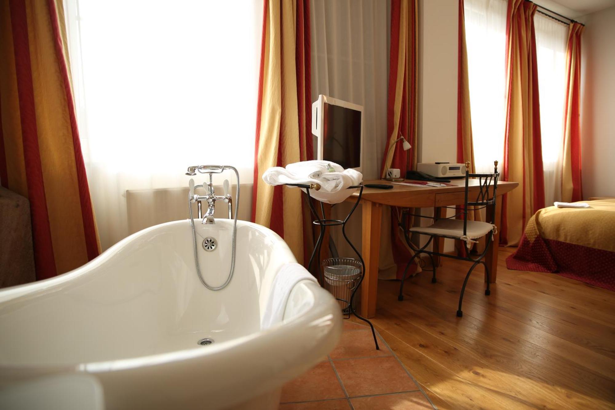 Junior Suite (3 Adults),1636733911:JPEG
