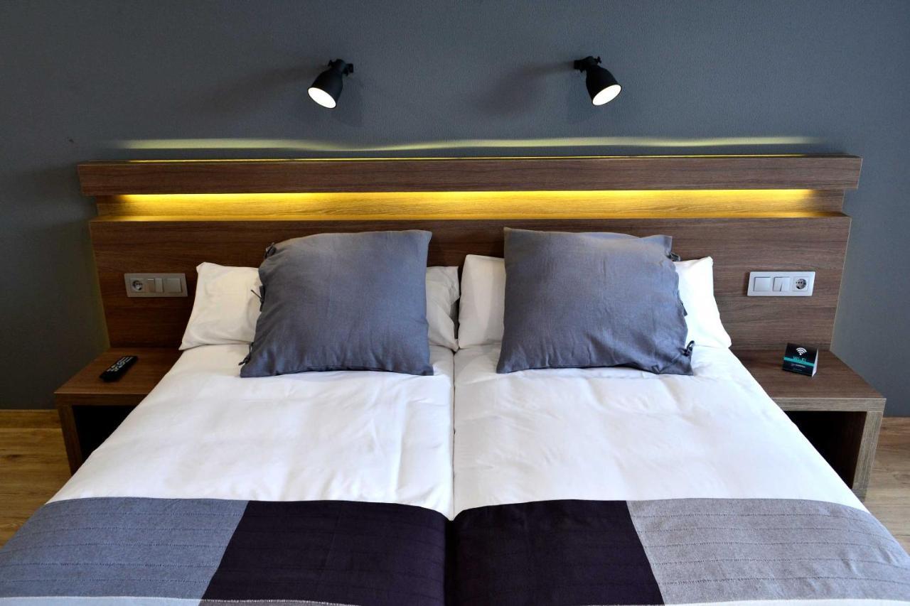 Standard Double or Twin Room,695248230:JPEG