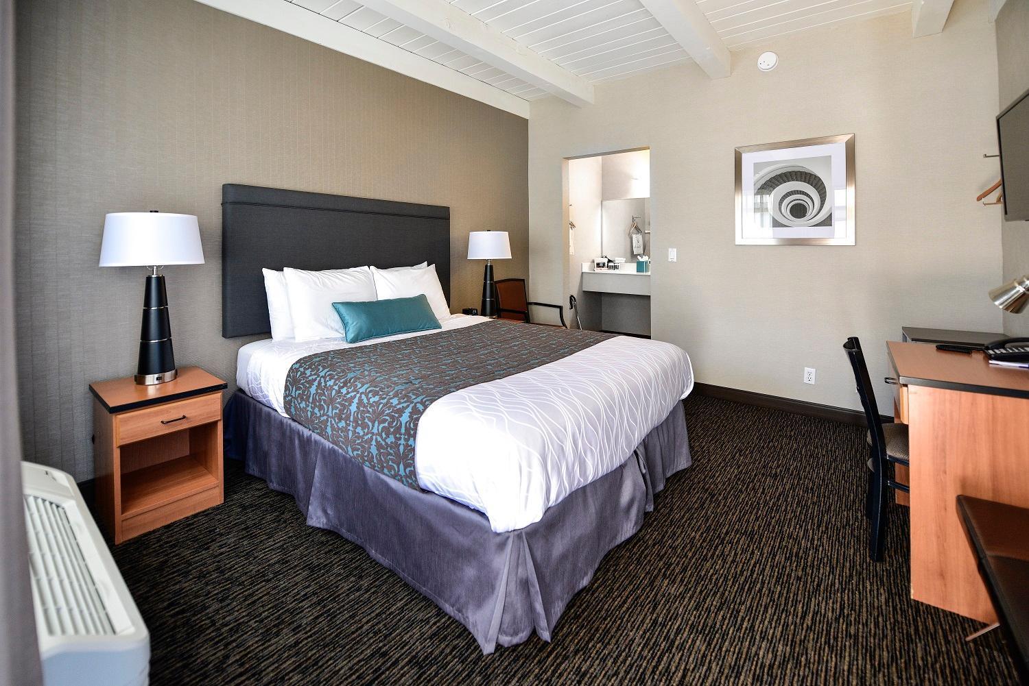 Deluxe Queen Room