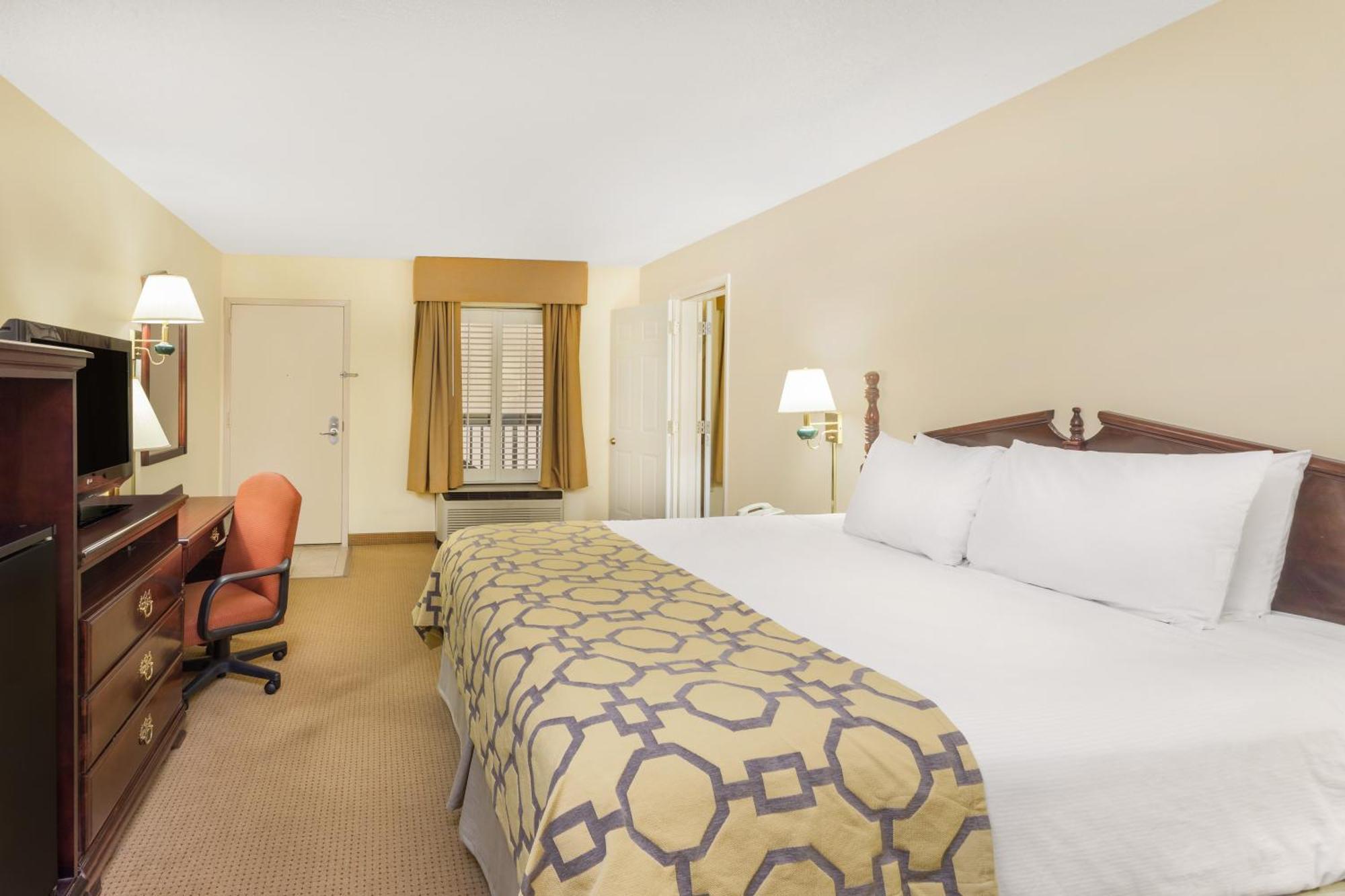 One-Bedroom King Suite - Non-Smoking,1282626871:JPEG