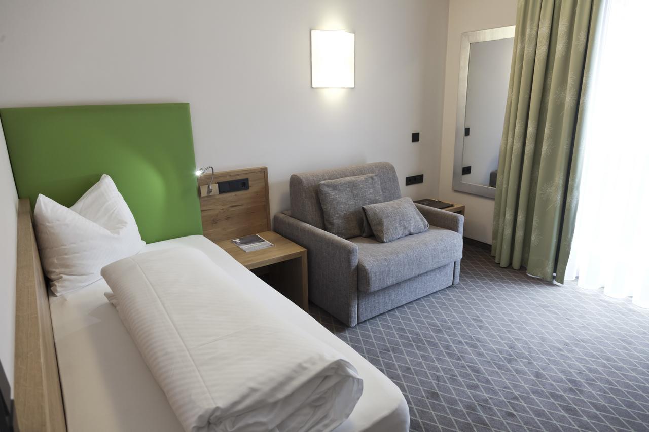 Single Room with Balcony,1589548715:JPEG