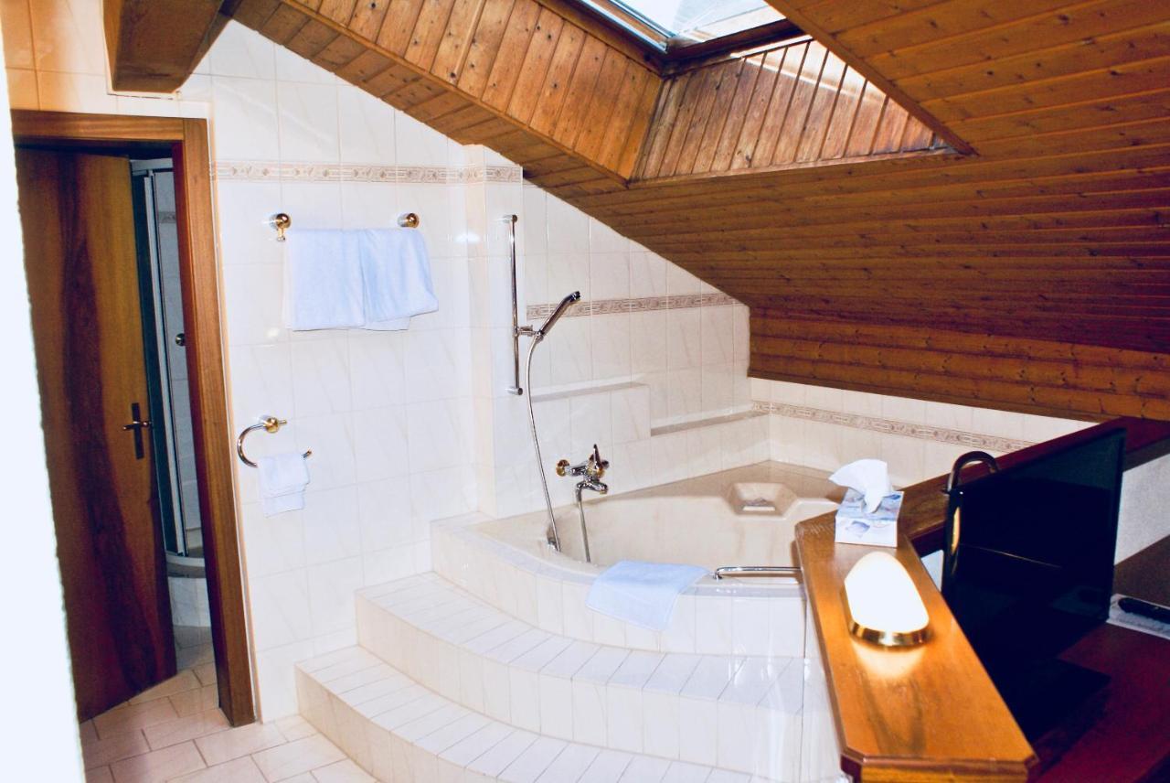 Junior Suite with Hot Tub,728586511:JPEG