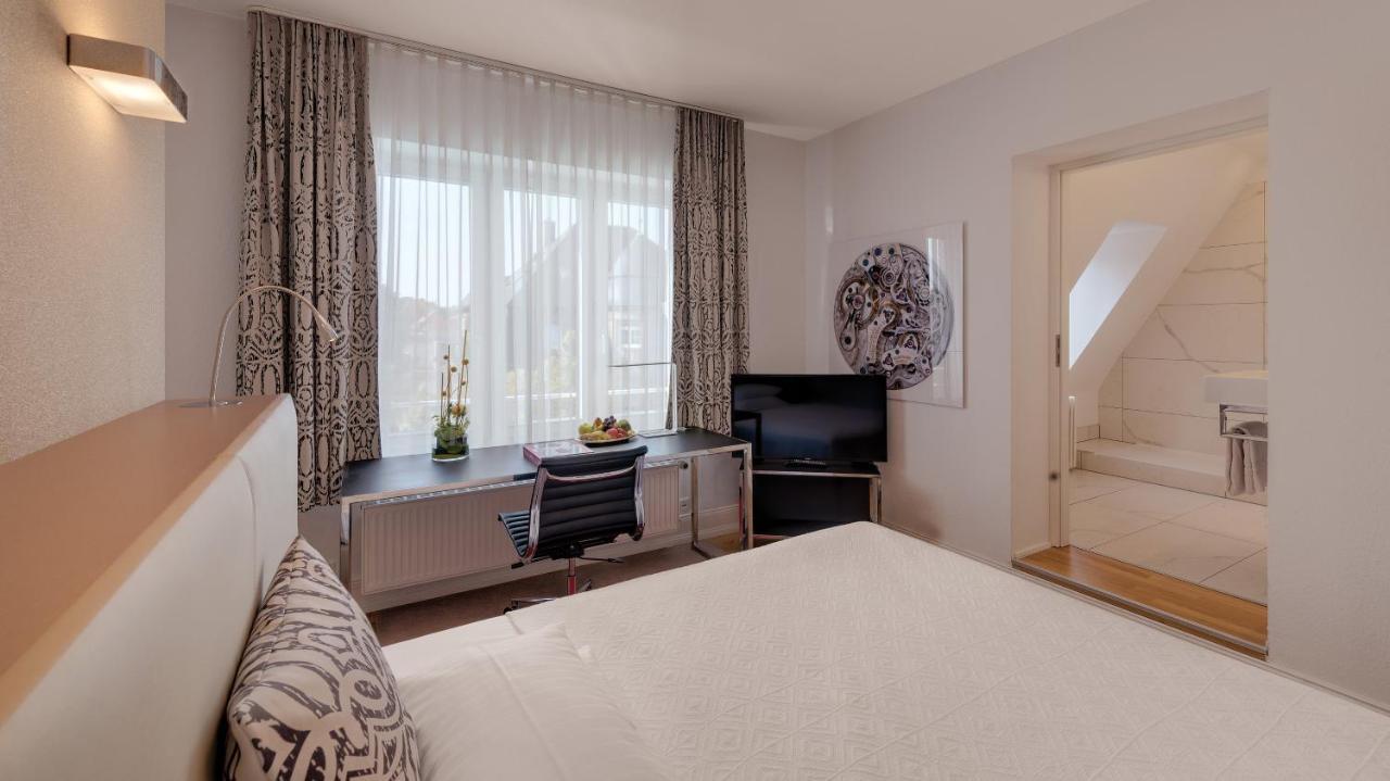 Single Room,738869371:JPEG