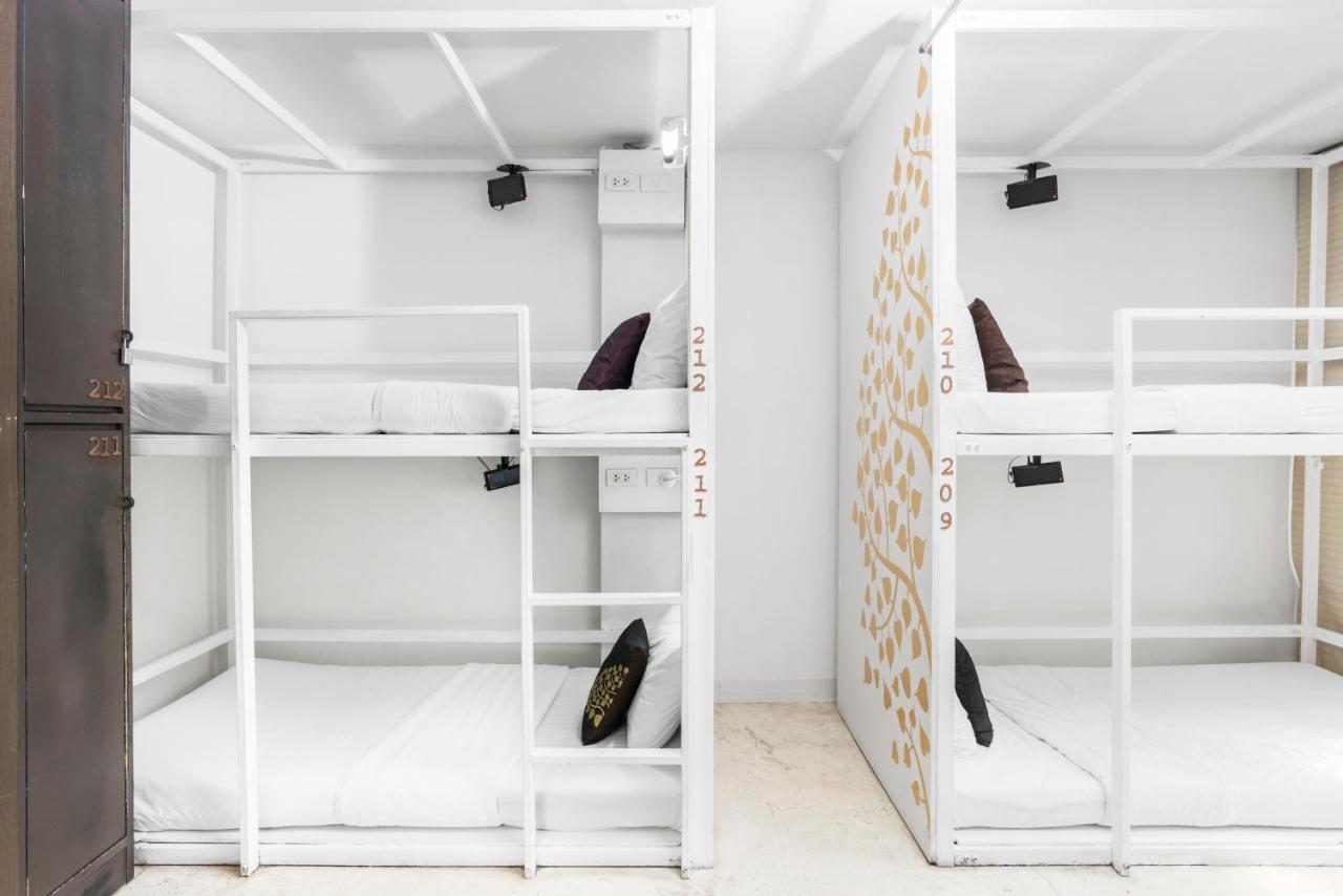 Bunk Bed in Mixed Dormitory Room for 6 people(Superior Room),746570996:JPEG