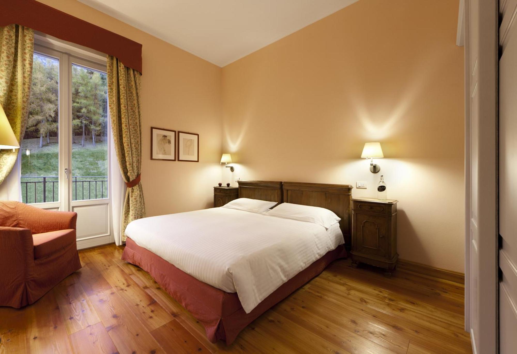 Chambre Double ou Lits Jumeaux Confortable avec Balcon et Accès au Spa