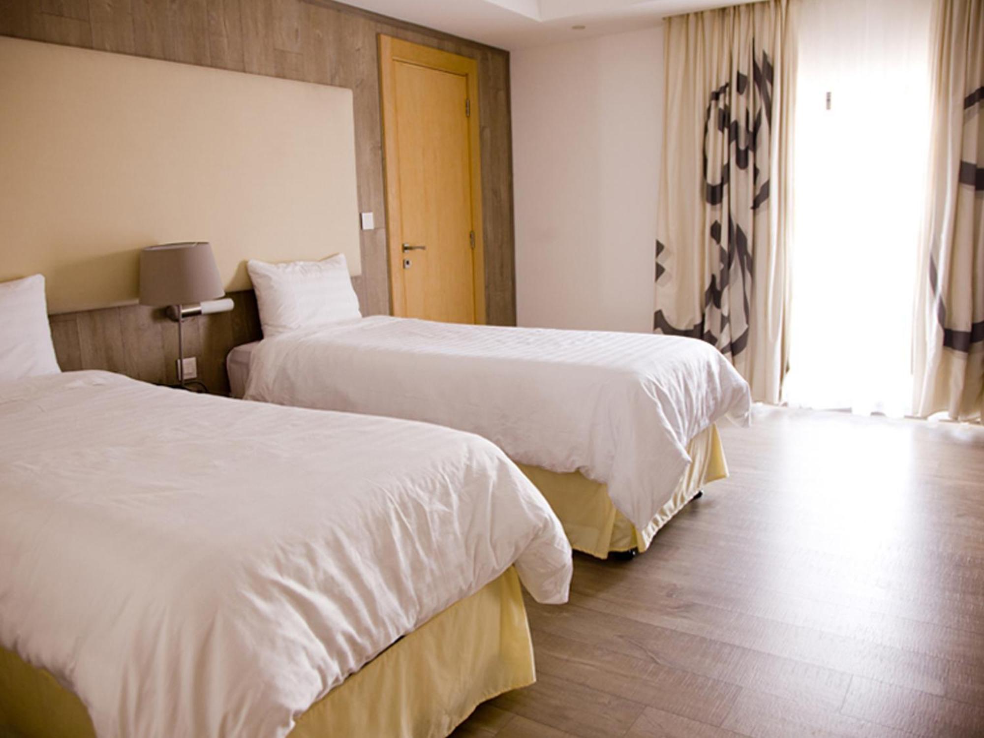 Zweibettzimmer mit Balkon